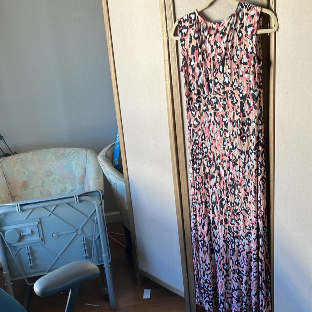 FINAL MARKDOWN Apt. 9 Petite dress with Floral Design petite med - Picture 8 of 11